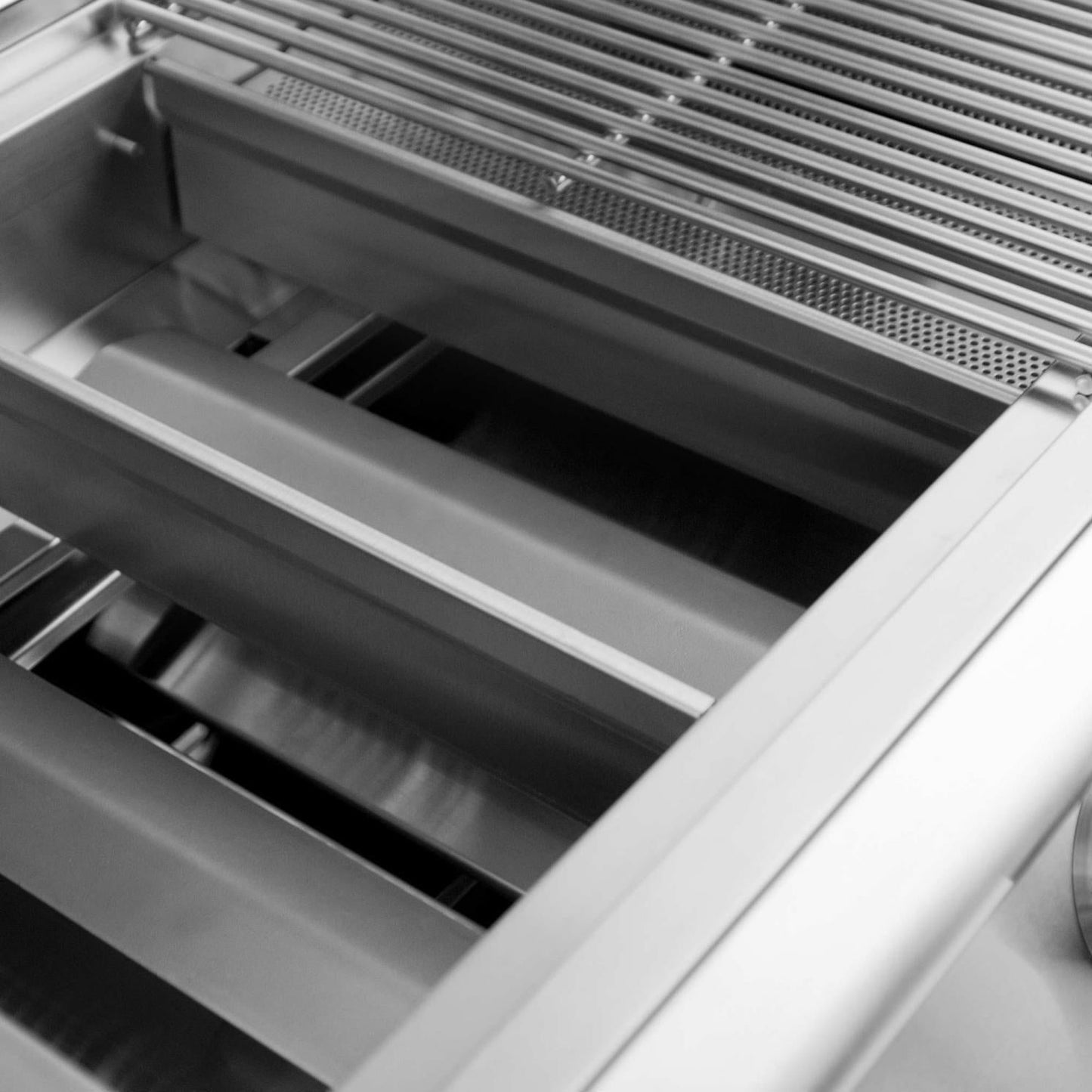 Blaze 32 in. Premium LTE 4-Burner Built-In Natural Gas Grill, BLZ-4LTE2-NG